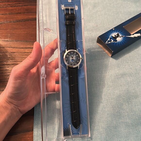 NIB Limited Release Disneyland Resort Collector Watch UNISEX - Picture 5 of 7